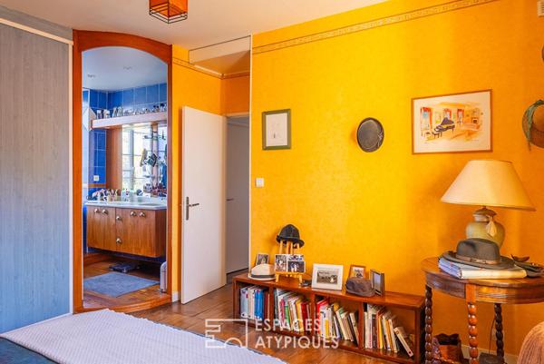 Maison bourgeoise rénovée du XIXe siècle avec jardin arboré et dépendances en coeur de ville à Broons