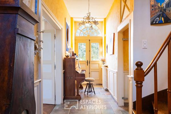 Maison bourgeoise rénovée du XIXe siècle avec jardin arboré et dépendances en coeur de ville à Broons