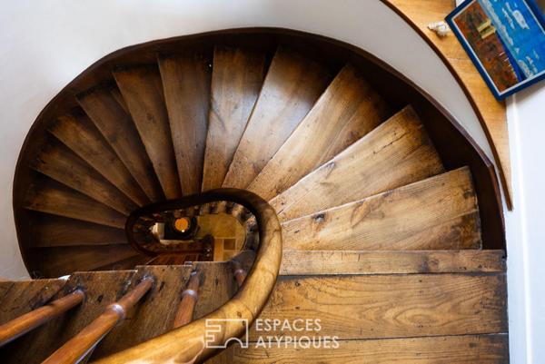 Maison bourgeoise rénovée du XIXe siècle avec jardin arboré et dépendances en coeur de ville à Broons