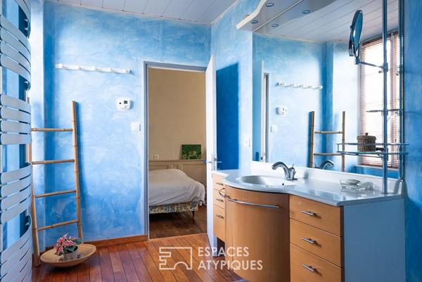 Maison bourgeoise rénovée du XIXe siècle avec jardin arboré et dépendances en coeur de ville à Broons