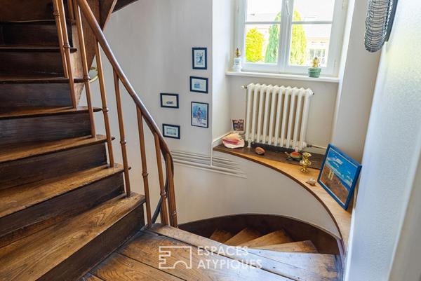 Maison bourgeoise rénovée du XIXe siècle avec jardin arboré et dépendances en coeur de ville à Broons