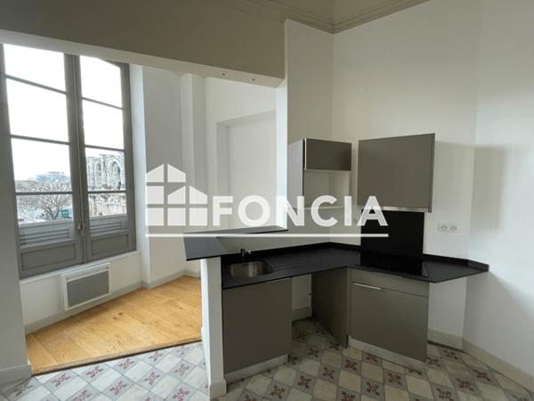 Location Appartement 2 pièces 49 m² - 34 RUE DE L'ASPIC Nîmes 30000