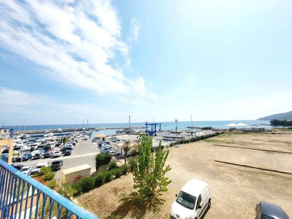 T2 Vue mer sur le port de plaisance