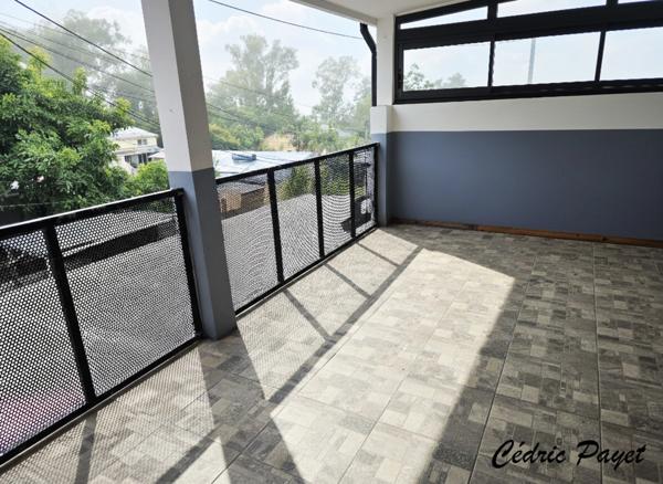 Maison à vendre F5 pièces de 130 m2 au TAMPON (974)