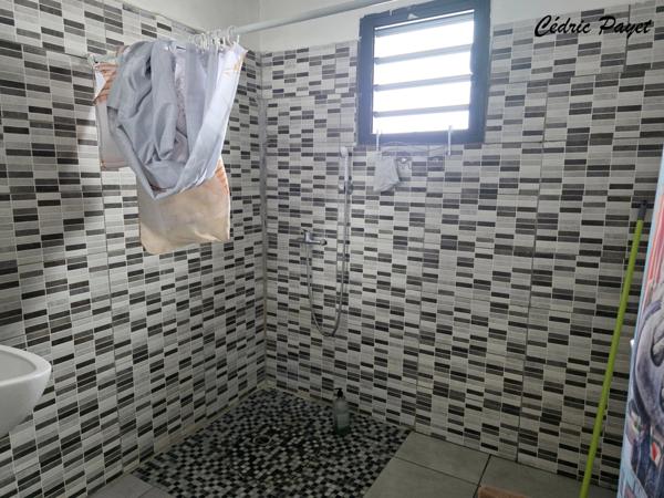 Maison à vendre F5 pièces de 130 m2 au TAMPON (974)