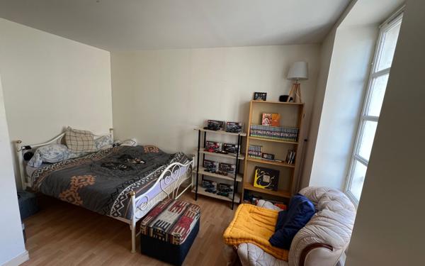 Appartement à vendre    1 pièce • 286 m2 Saint-Jean-d'Angély