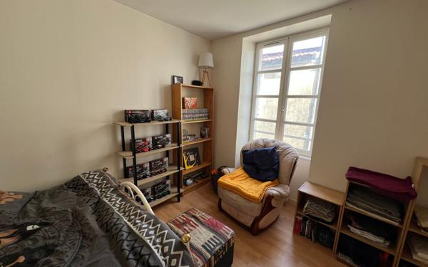 Appartement à vendre    1 pièce • 286 m2 Saint-Jean-d'Angély