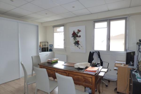 Saint Jean de Luz - Centre - Local professionnel d'environ 120 m² avec ascenseur