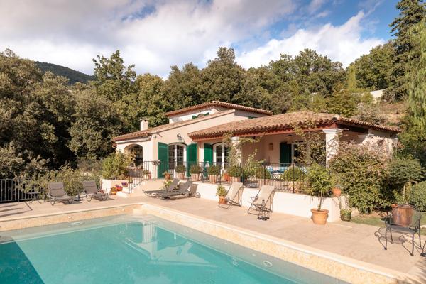 Magagnosc – Villa provençale avec piscine, vue dégagée et appartement indépendant