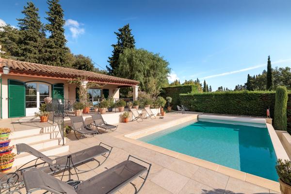 Magagnosc – Villa provençale avec piscine, vue dégagée et appartement indépendant