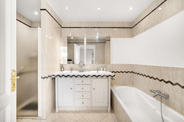 Magagnosc – Villa provençale avec piscine, vue dégagée et appartement indépendant