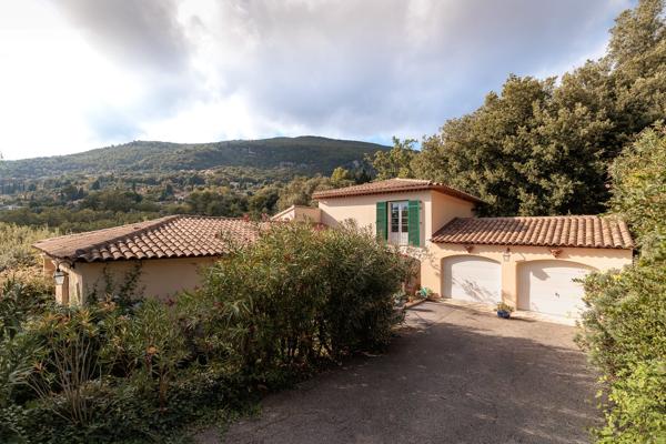 Magagnosc – Villa provençale avec piscine, vue dégagée et appartement indépendant
