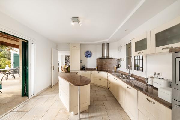 Magagnosc – Villa provençale avec piscine, vue dégagée et appartement indépendant