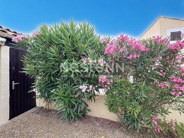 Charmante villa 2 pièces de 33.6 m² (27.28 m² loi carrez) + mezzanine, jardin et terrasse de 27 m² dans résidence avec piscine à Saint-Pierre-la-Mer