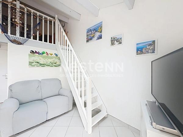 Charmante villa 2 pièces de 33.6 m² (27.28 m² loi carrez) + mezzanine, jardin et terrasse de 27 m² dans résidence avec piscine à Saint-Pierre-la-Mer