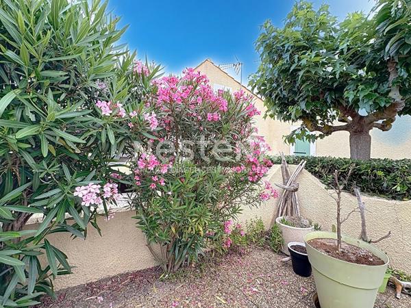 Charmante villa 2 pièces de 33.6 m² (27.28 m² loi carrez) + mezzanine, jardin et terrasse de 27 m² dans résidence avec piscine à Saint-Pierre-la-Mer