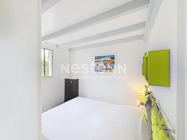 Charmante villa 2 pièces de 33.6 m² (27.28 m² loi carrez) + mezzanine, jardin et terrasse de 27 m² dans résidence avec piscine à Saint-Pierre-la-Mer