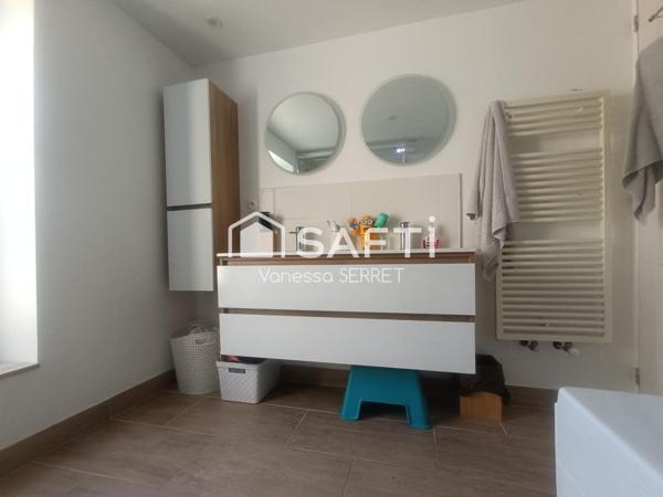 Maison mitoyenne rénovée de 95 m² au cœur de Bayeux – 3 chambres, courette et à proximité de tout !