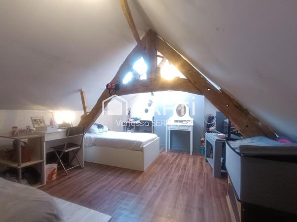 Maison mitoyenne rénovée de 95 m² au cœur de Bayeux – 3 chambres, courette et à proximité de tout !