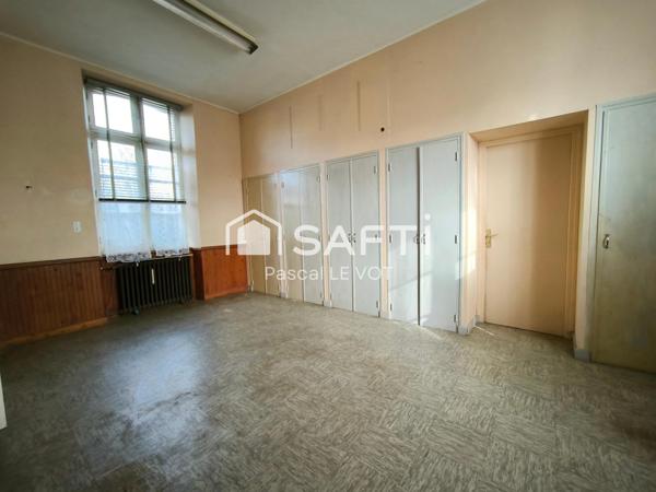 ANCIENNE ECOLE PLUS UN HANGAR DE 277M² PLUS DEPENDANCE