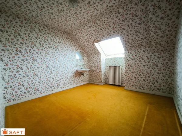 ANCIENNE ECOLE PLUS UN HANGAR DE 277M² PLUS DEPENDANCE