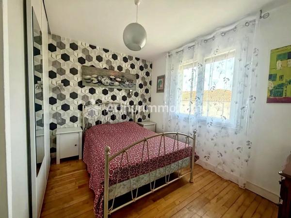 Vente                                                      Maison
                        
                     5 pièces                      87 m2                     à Saint-Astier
