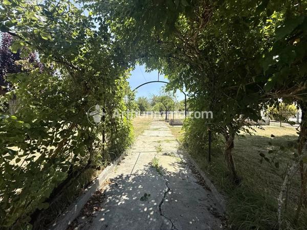Vente                                                      Maison
                        
                     5 pièces                      87 m2                     à Saint-Astier