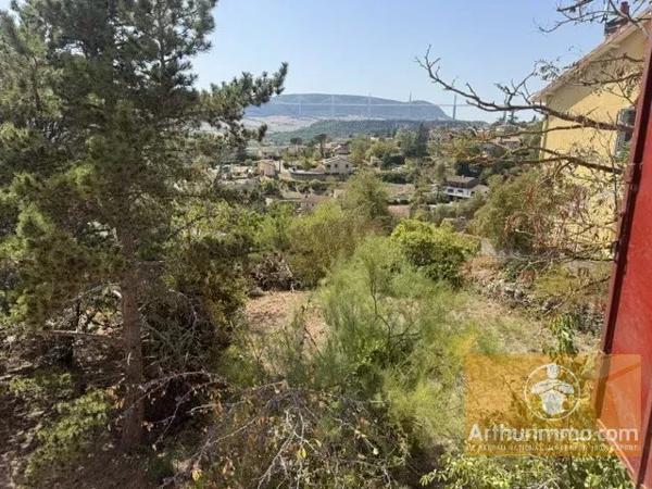 Vente                                                      Terrain
                        
                                         1342 m2                     à Millau