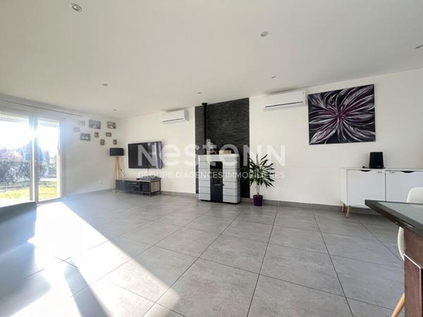 Maison individuelle familiale avec 4 chambres et bureau.