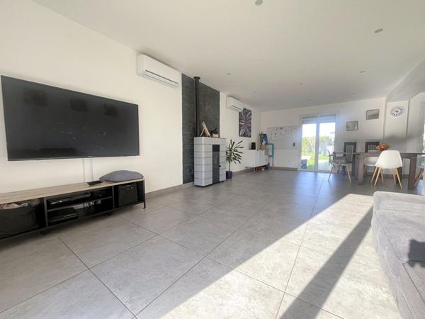 Maison individuelle familiale avec 4 chambres et bureau.