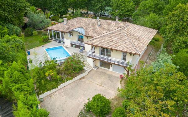 Maison à vendre    6 pièces •  Biscarrosse
