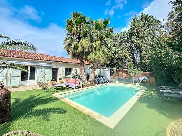 Six Fours les Plages - Maison de plain-pied de 7 pieces avec piscine