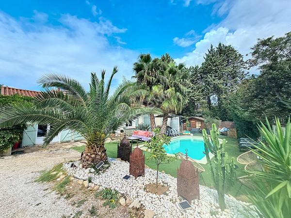 Six Fours les Plages - Maison de plain-pied de 7 pieces avec piscine