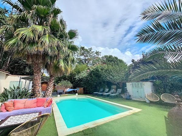 Six Fours les Plages - Maison de plain-pied de 7 pieces avec piscine