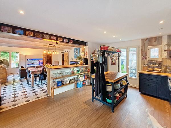 Six Fours les Plages - Maison de plain-pied de 7 pieces avec piscine