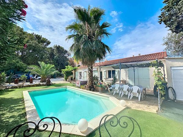 Six Fours les Plages - Maison de plain-pied de 7 pieces avec piscine