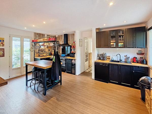 Six Fours les Plages - Maison de plain-pied de 7 pieces avec piscine