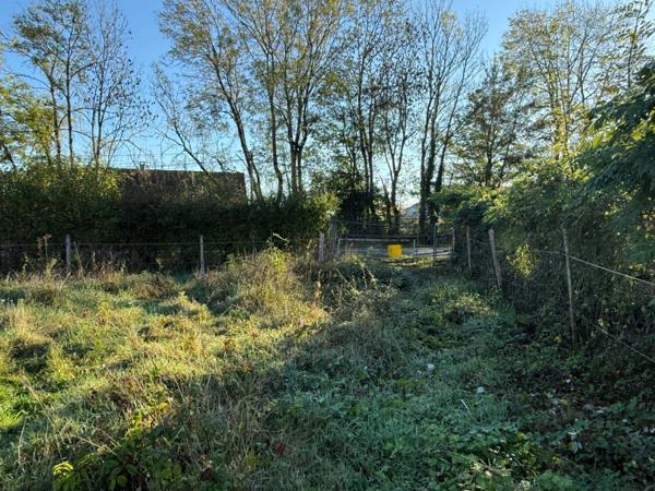 Terrain constructible de 2500m² 25 000 €