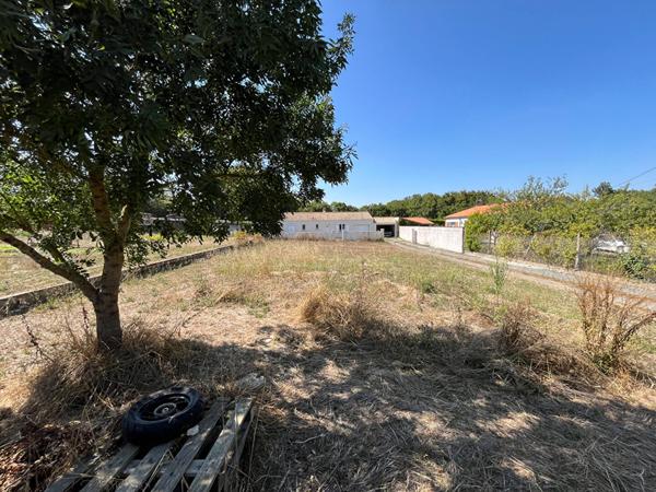 Terrain constructible à Saint Jean De Liversay