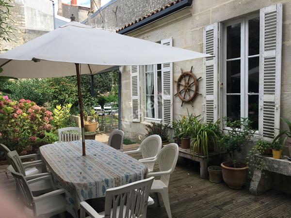 Maison de caractere Rochefort centre ville 5 chambres, jardin sans vis a vis