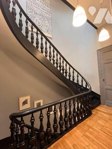  BORDEAUX CENTRE - HOTEL PARTICULIER

Situé dans l'un des quartiers les plus prisés de Bordea...