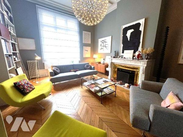  BORDEAUX CENTRE - HOTEL PARTICULIER

Situé dans l'un des quartiers les plus prisés de Bordea...