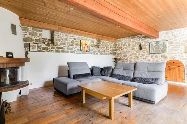 Maison et dépendance à l’abri des regards