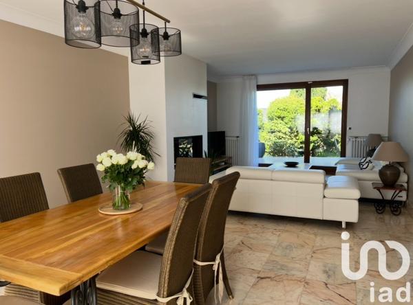 Maison traditionnelle 7 pièces de 157 m² à Nanteuil-lès-Meaux (77100)