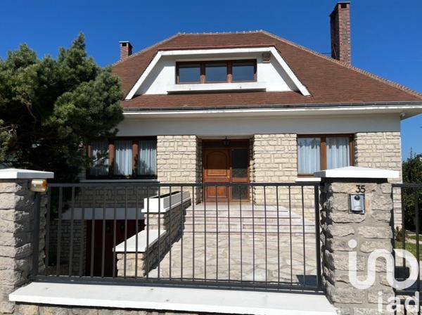 Maison traditionnelle 7 pièces de 157 m² à Nanteuil-lès-Meaux (77100)