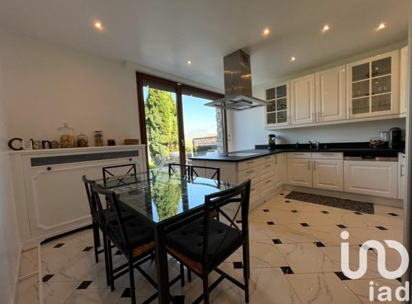 Maison traditionnelle 7 pièces de 157 m² à Nanteuil-lès-Meaux (77100)