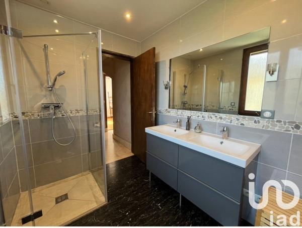 Maison traditionnelle 7 pièces de 157 m² à Nanteuil-lès-Meaux (77100)