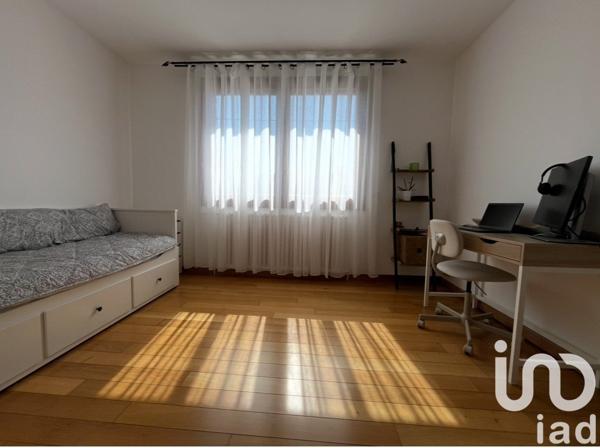 Maison traditionnelle 7 pièces de 157 m² à Nanteuil-lès-Meaux (77100)