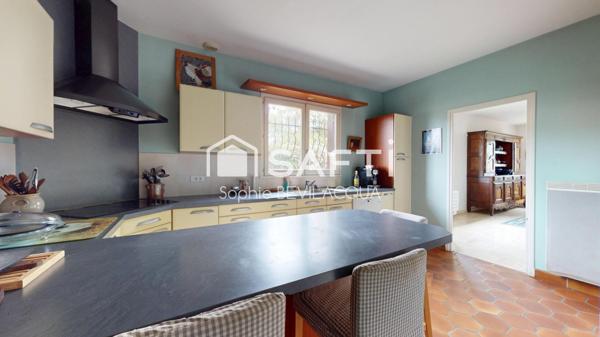 MAISON INDIVIDUELLE SANS VIS A VIS 5 CHAMBRES AVEC SOUS SOL TERRAIN PLAT 3500M² PISCINE