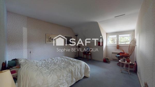 MAISON INDIVIDUELLE SANS VIS A VIS 5 CHAMBRES AVEC SOUS SOL TERRAIN PLAT 3500M² PISCINE